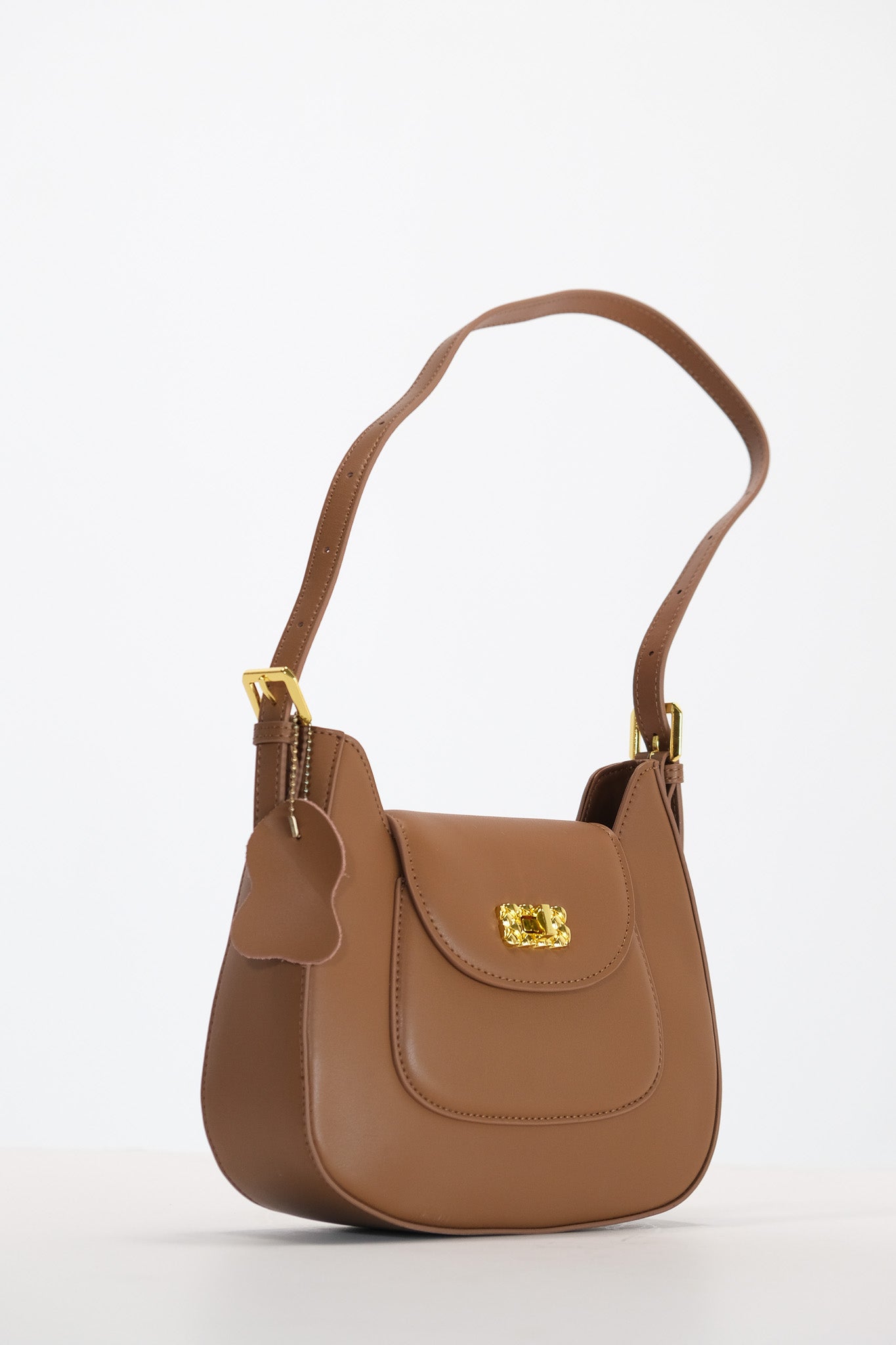 M058 / Kitty-Eared Saddle