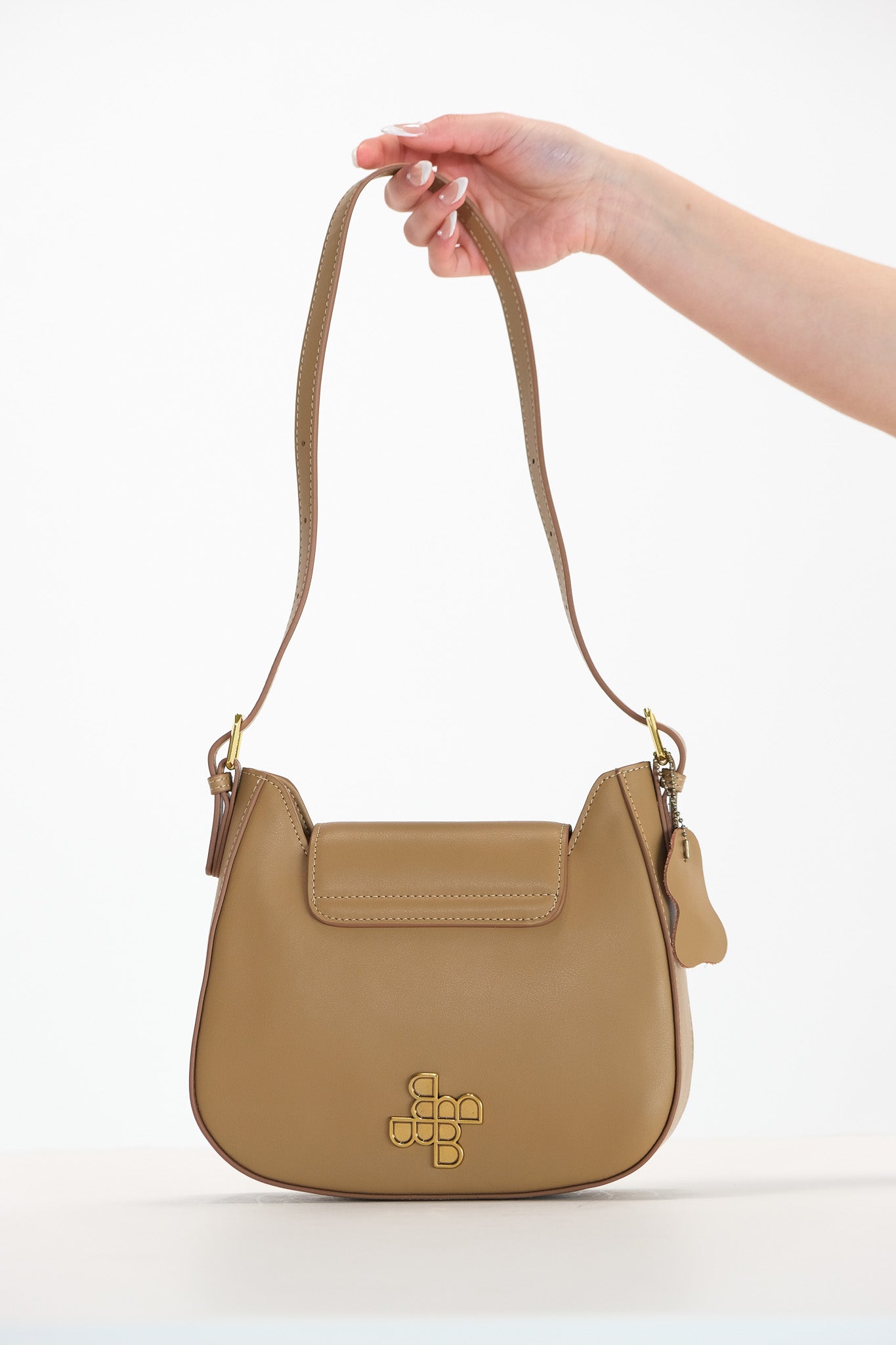 M058 / Kitty-Eared Saddle