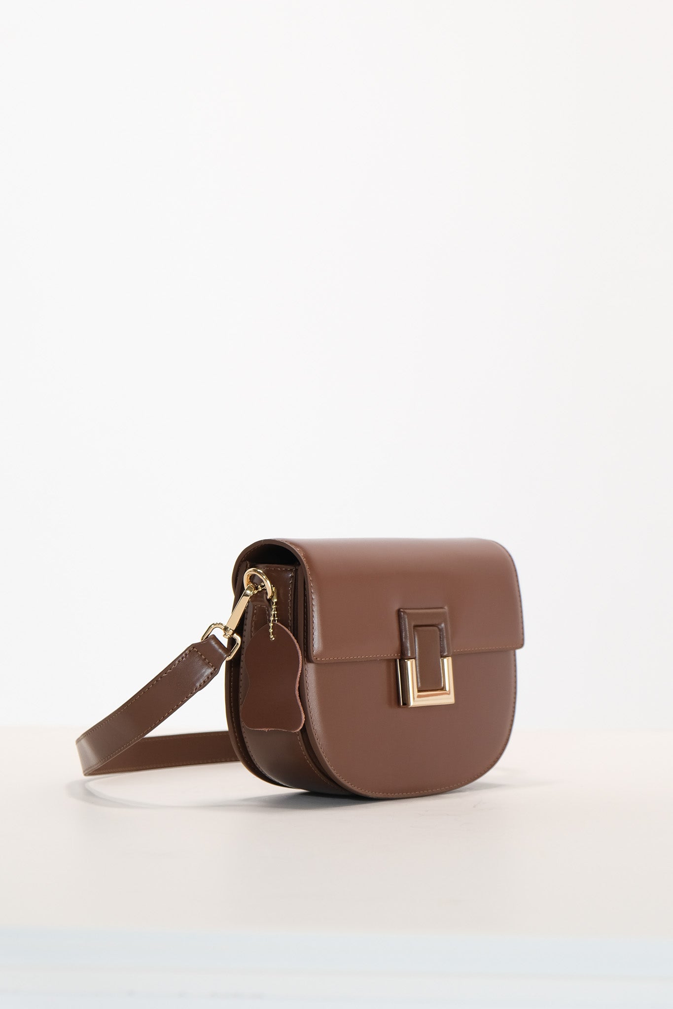 S060 / Vintage Buckle Saddle