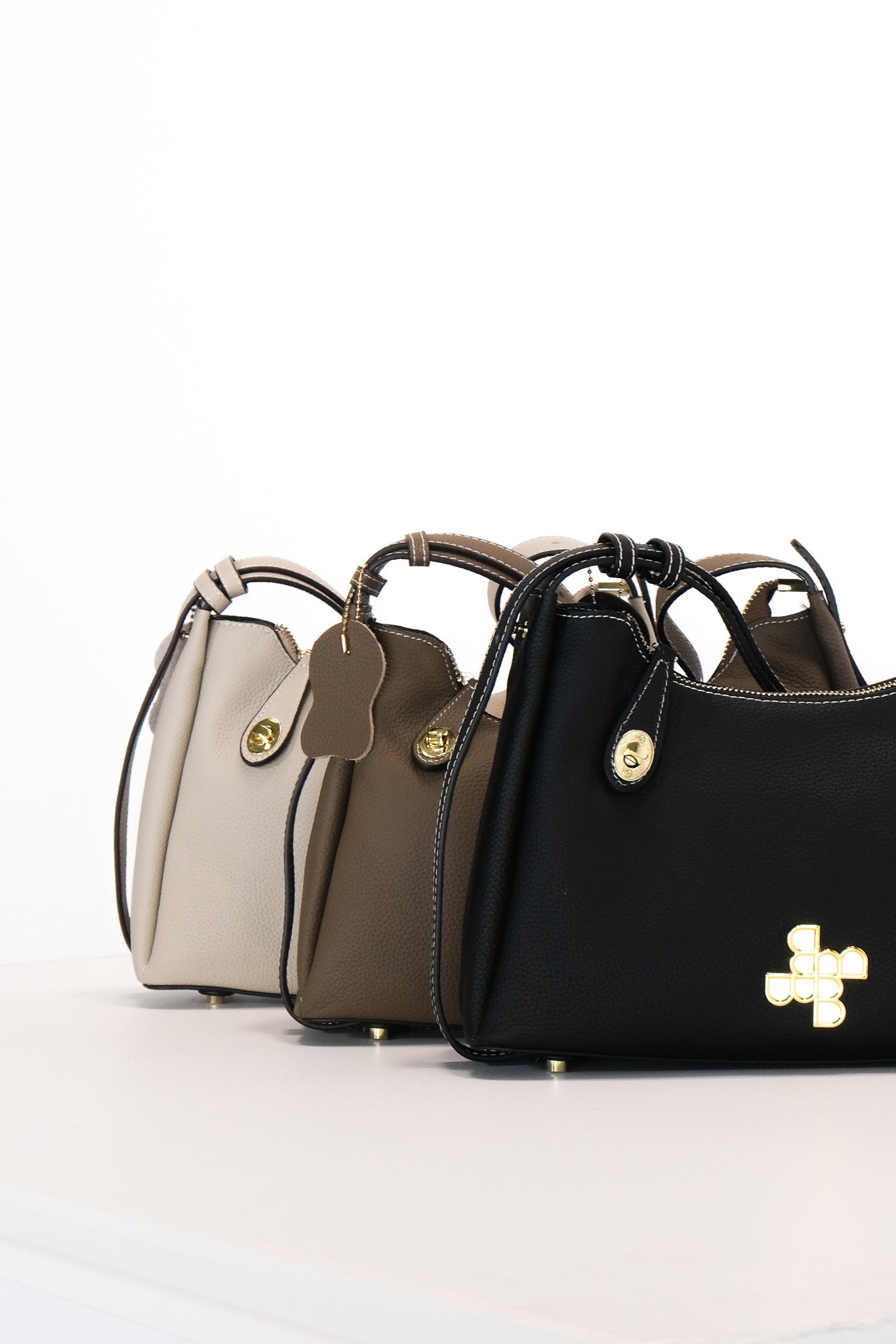 M016 / Arced Trapezoid Purse