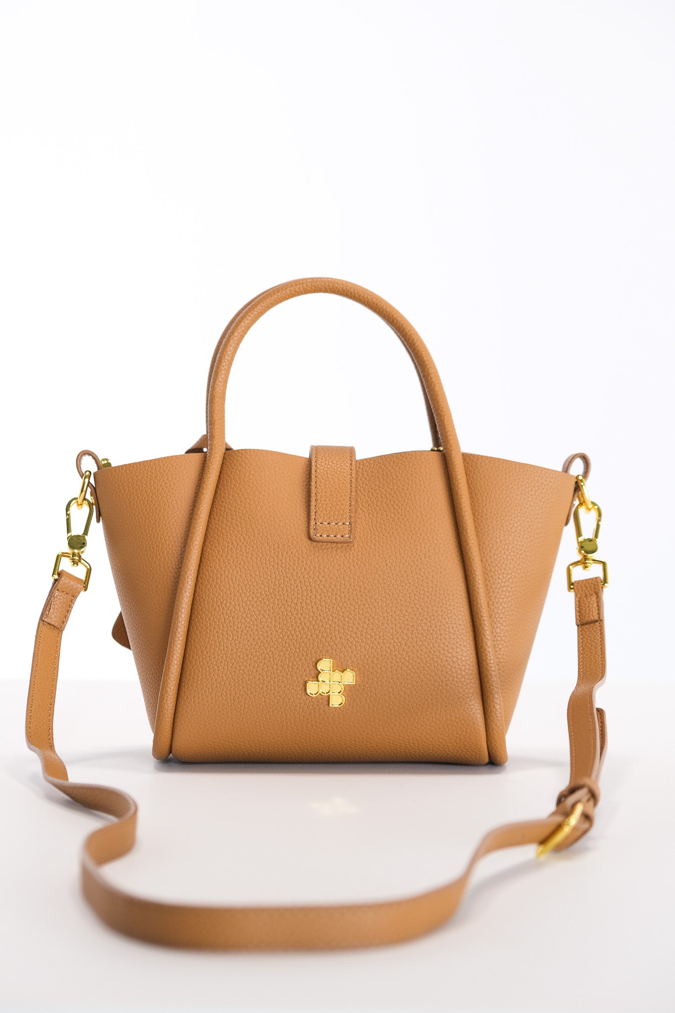 M065 / Trapeze Buckle Tote