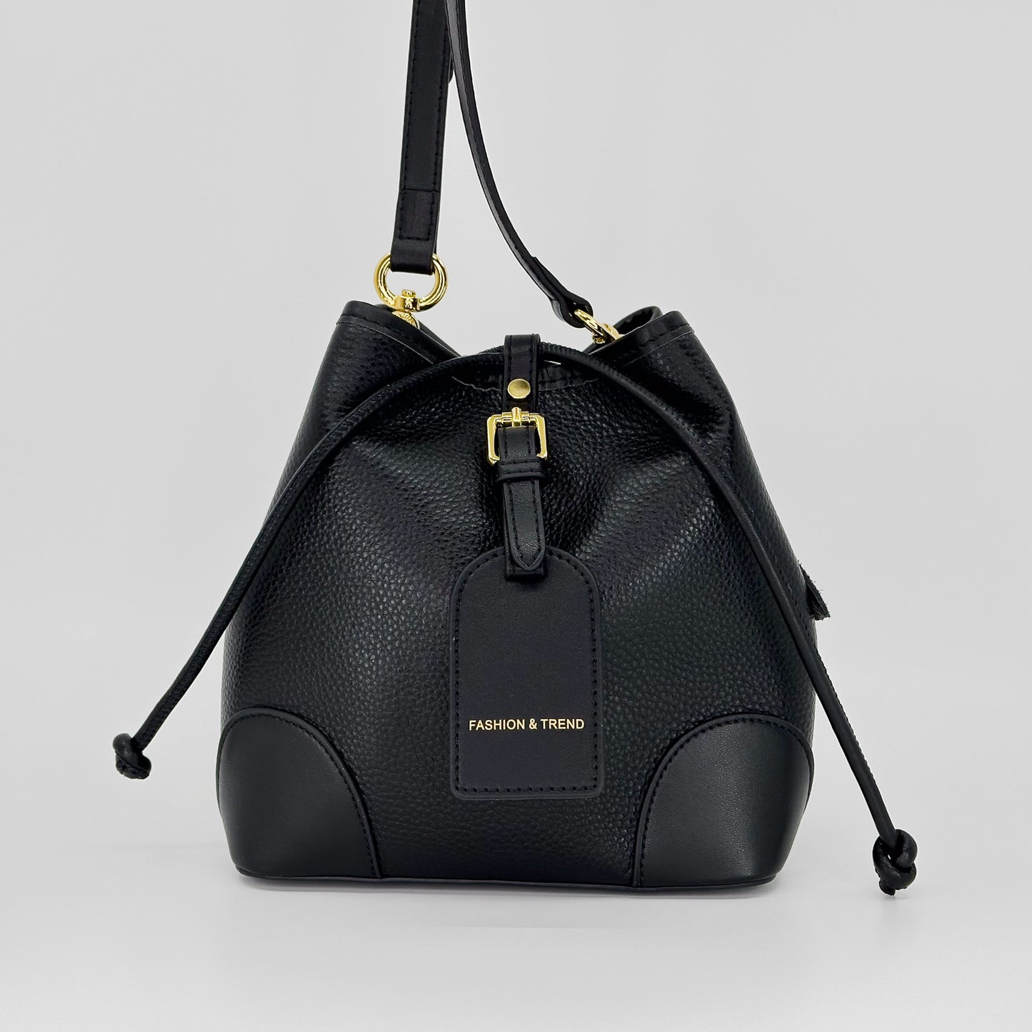 M066 / Crossbody Bucket Tote