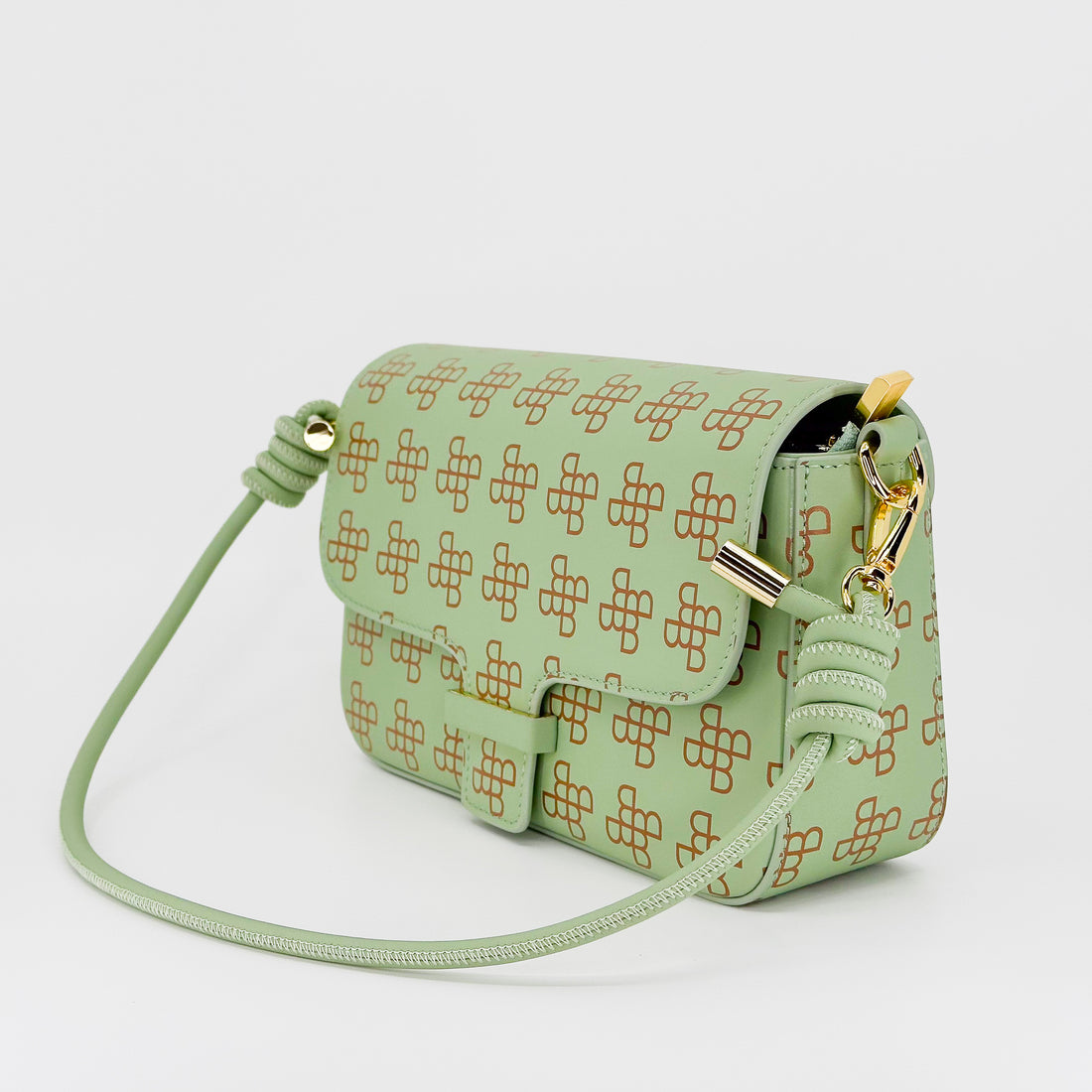 Embrace Elegance with the Baguette Bag: A Timeless Accessory