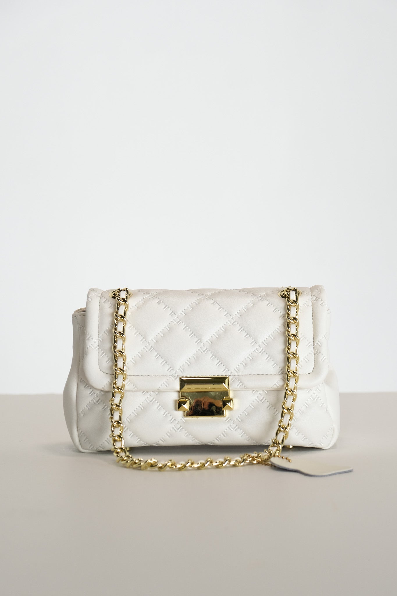 M070 / Quilted Chain Flap