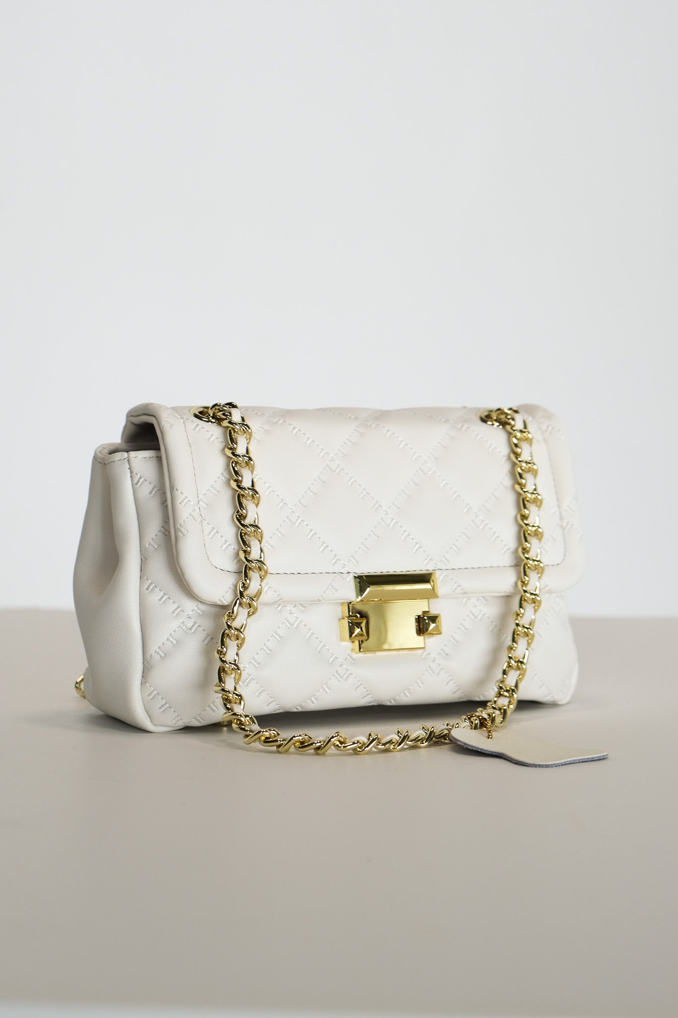 M070 / Quilted Chain Flap