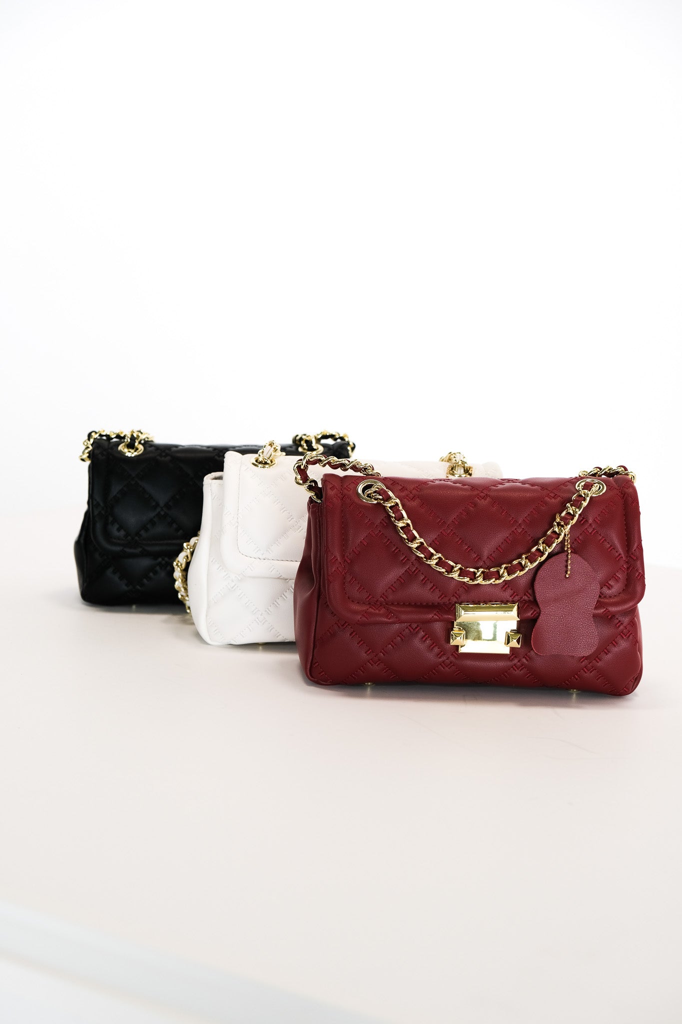 M070 / Quilted Chain Flap