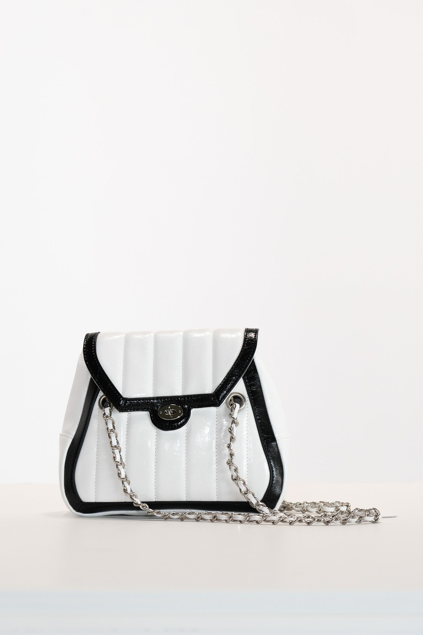 S047 / Chain Saddlebag