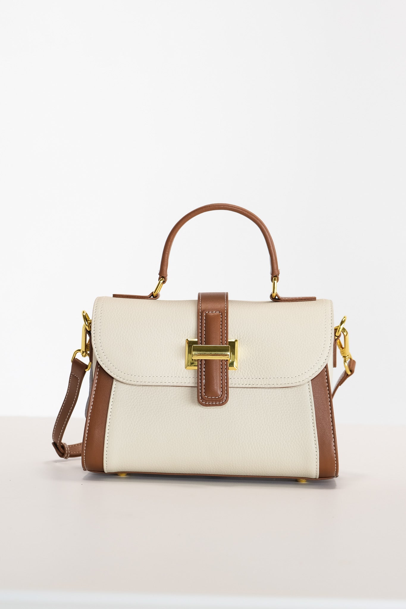 M035 / Two Tone Saddle Bag