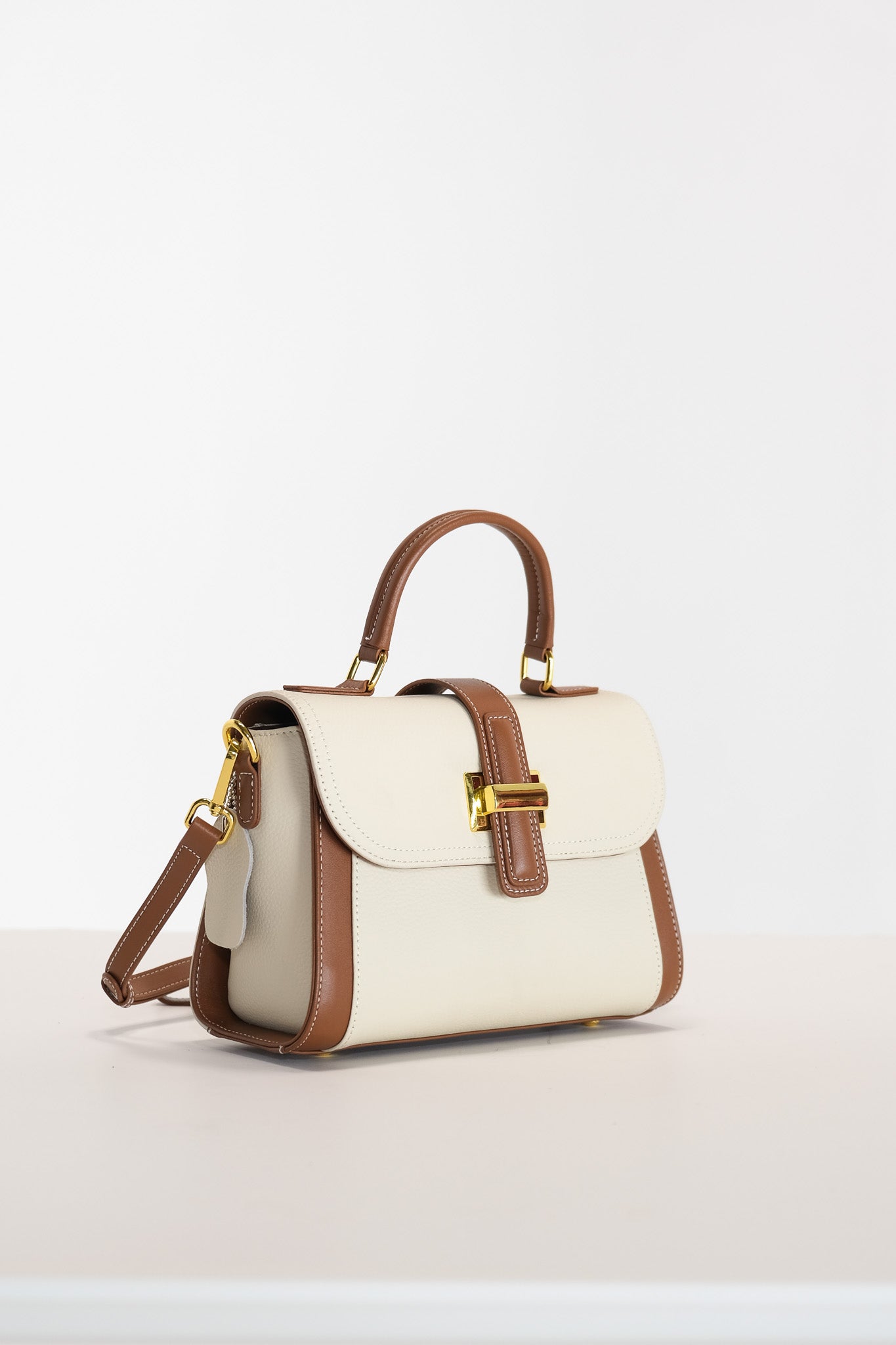 M035 / Two Tone Saddle Bag