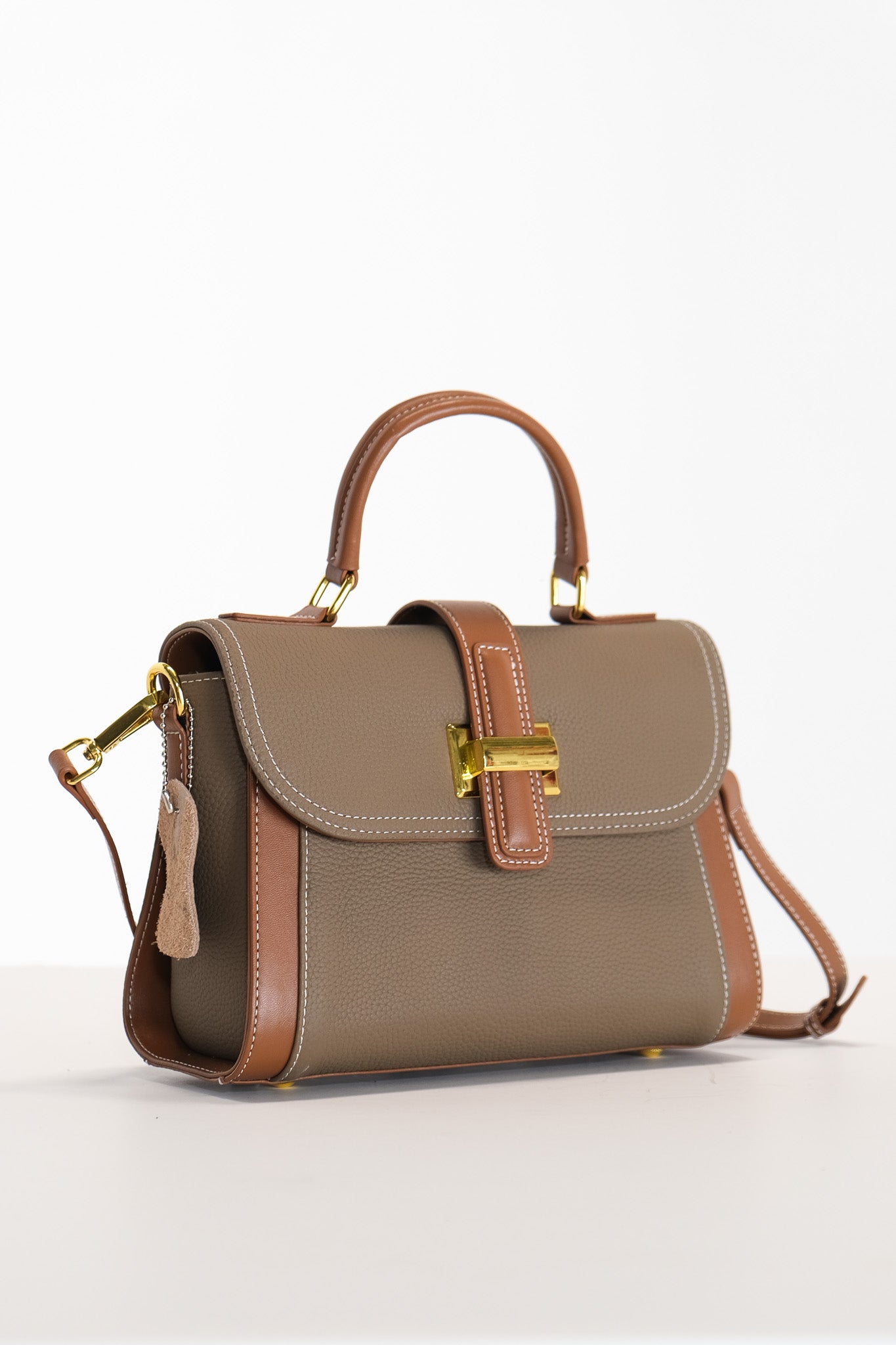 M035 / Two Tone Saddle Bag