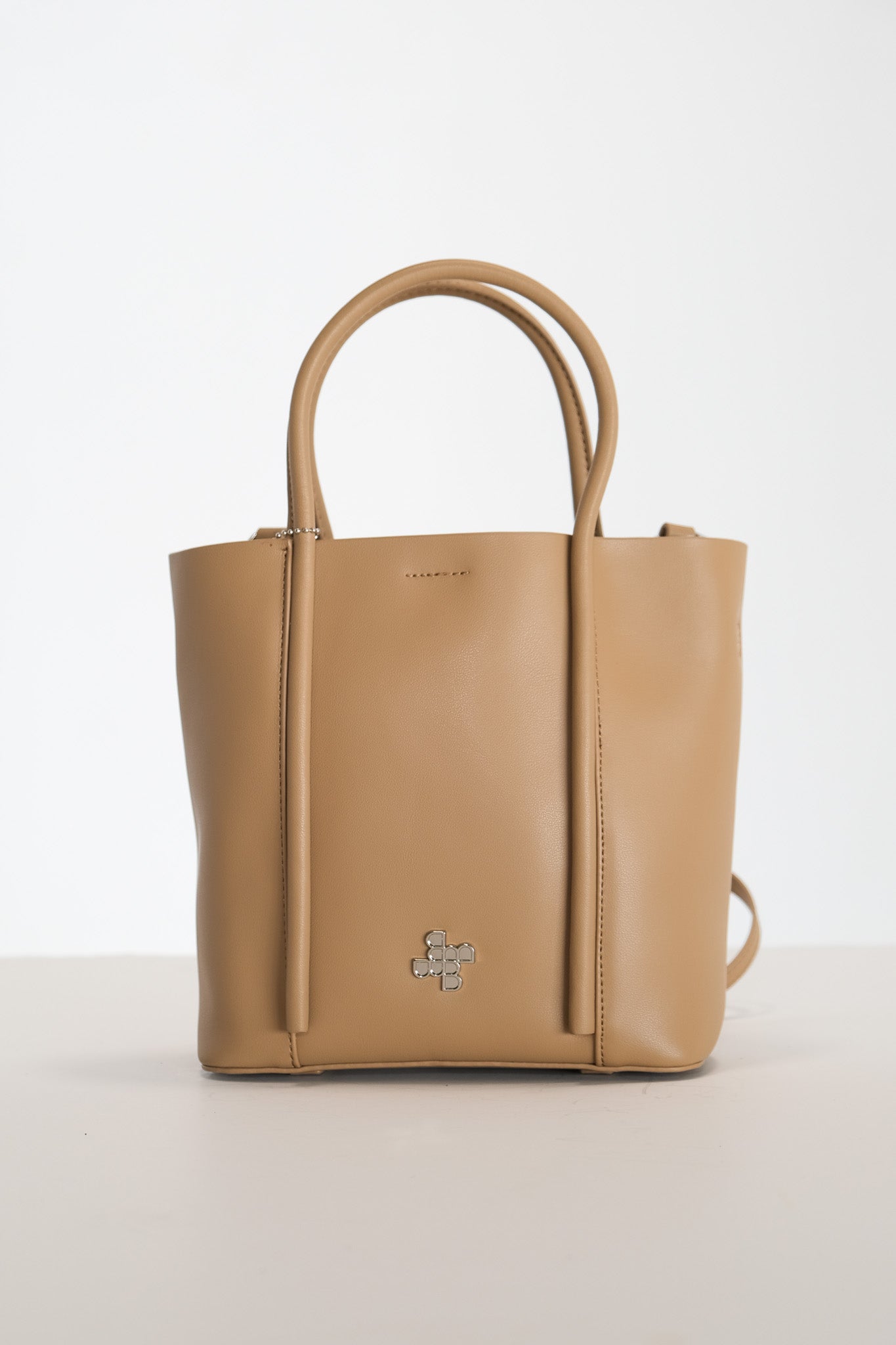 M025 / Satin Shopper