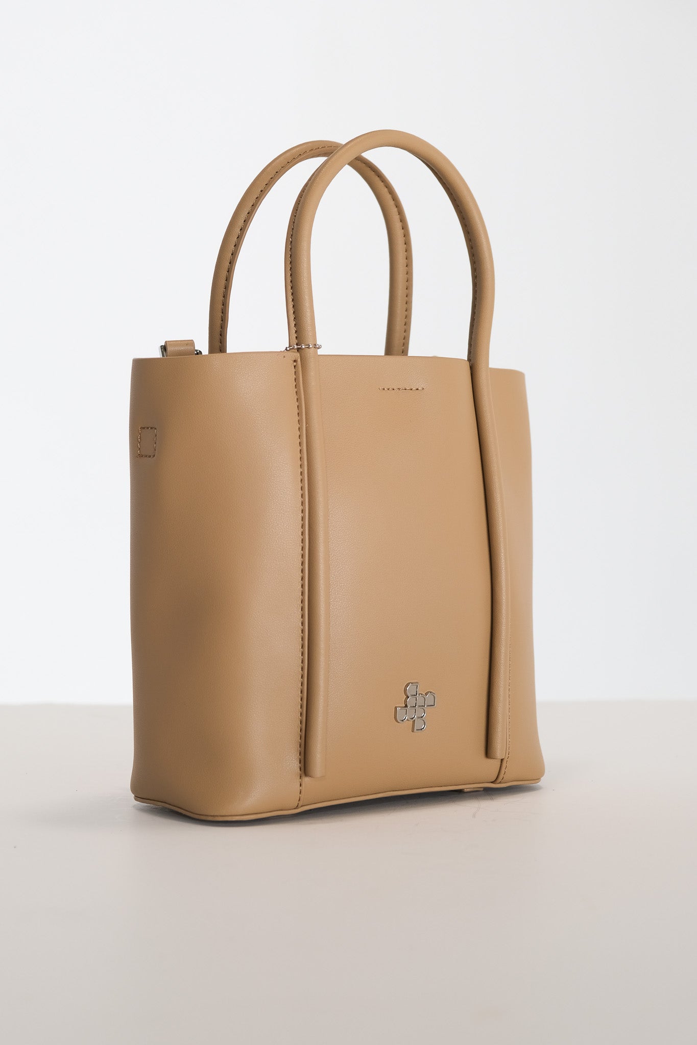 M025 / Satin Shopper