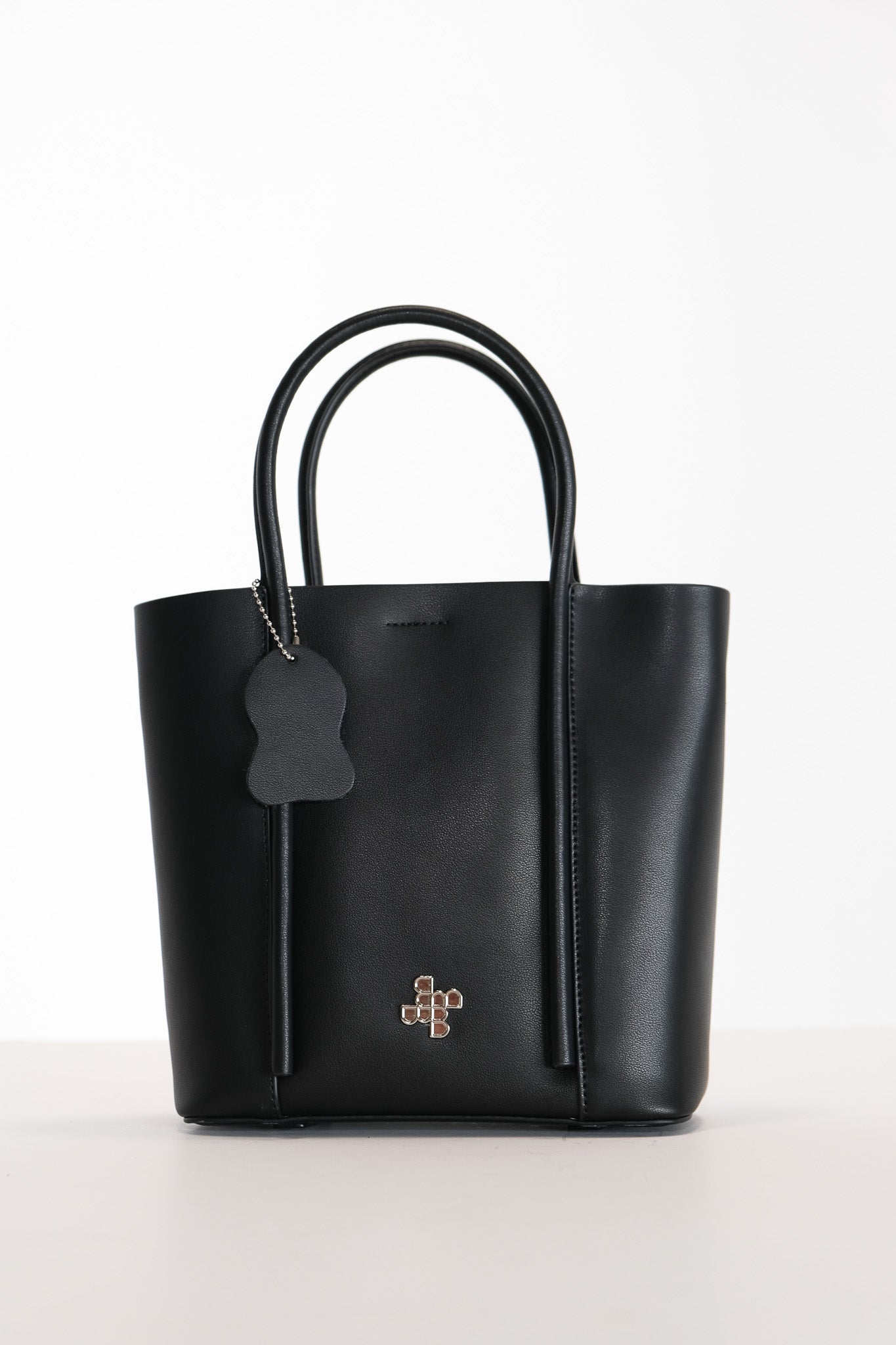 M025 / Satin Shopper