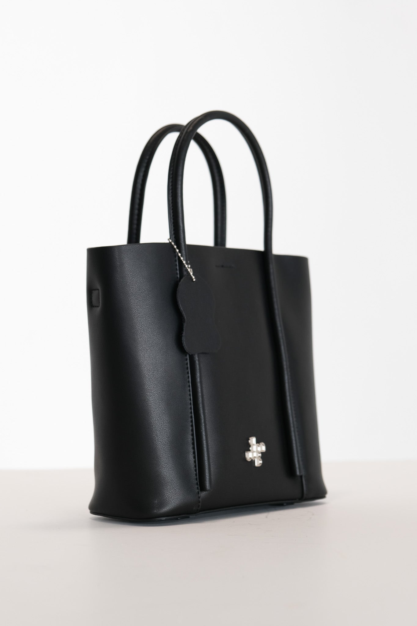 M025 / Satin Shopper