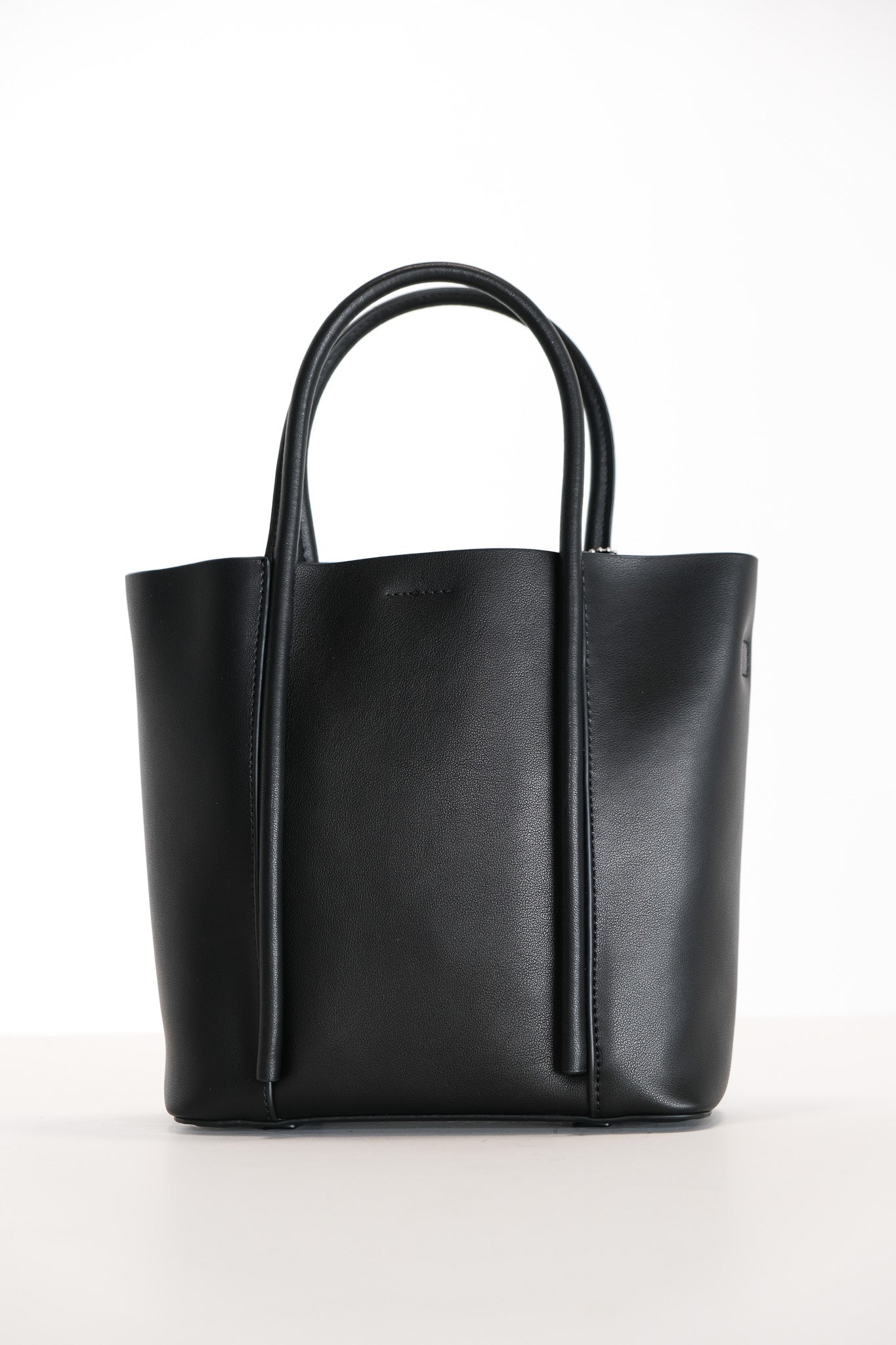 M025 / Satin Shopper