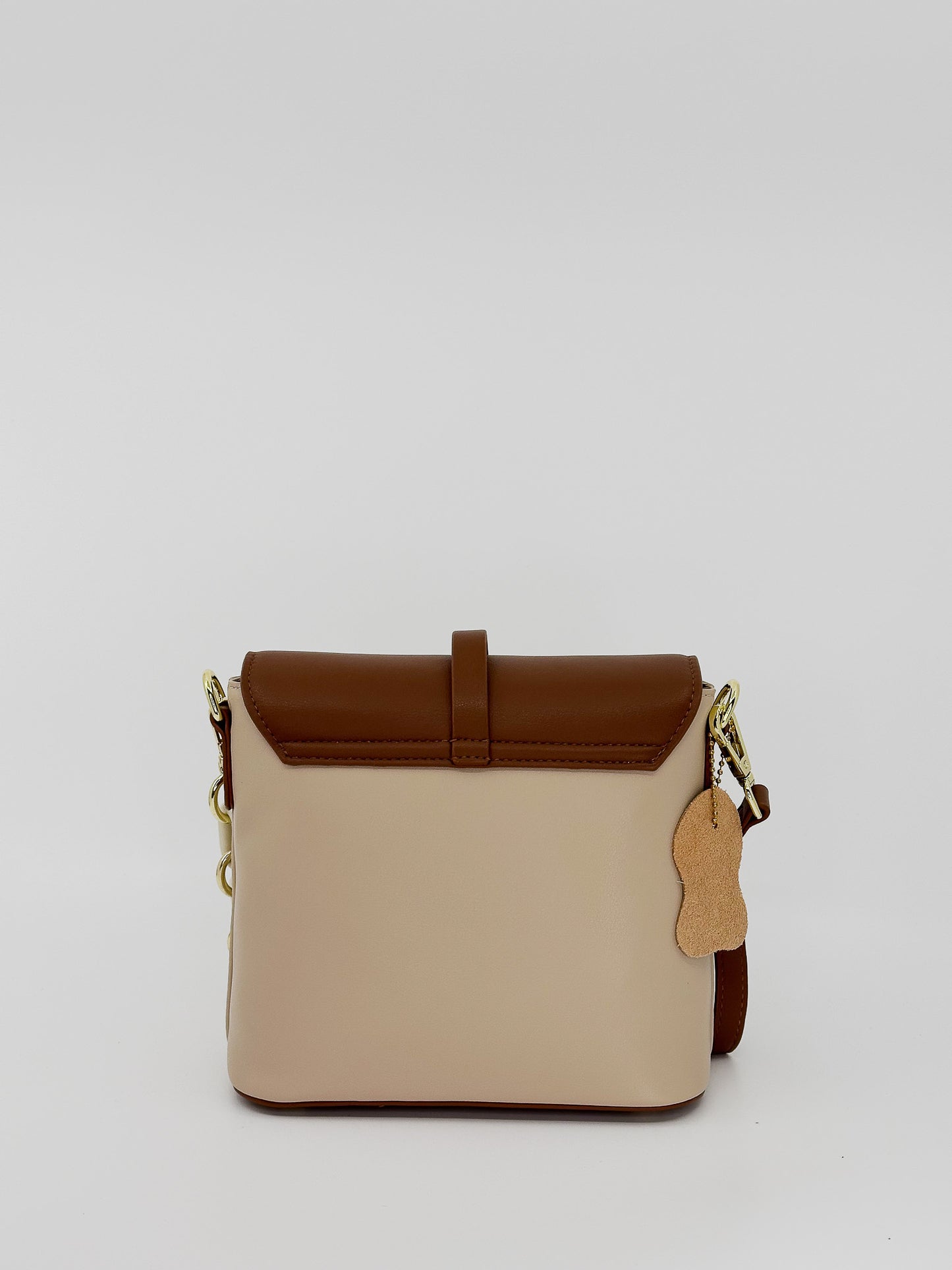 M045 / Flap Saddle Bag